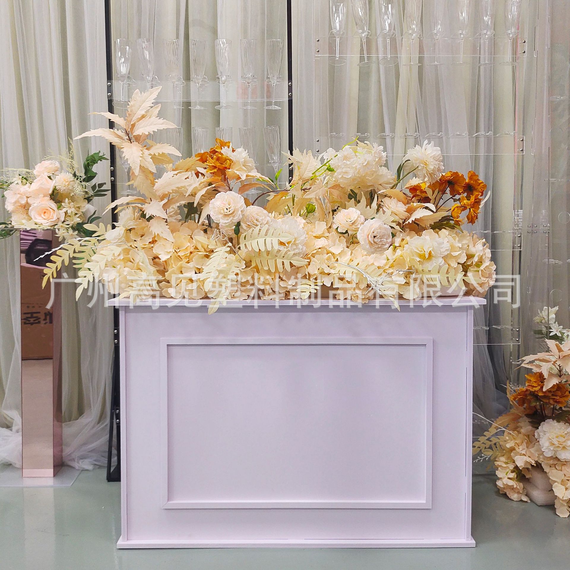 Rzymska kolumna, układ miejsca – Supply Wedding Venue recenzja i cena